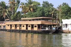 Friends Cruise, Nightstay Houseboat - Alappuzha