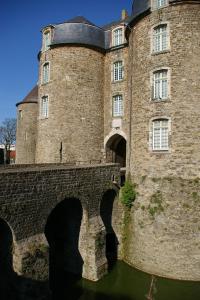 Appartements Lumineux T2 Vieille ville 3pers parking gratuit - by La Source d'OrFee : photos des chambres