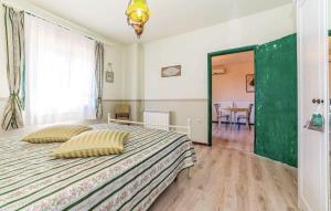 Apartments with a parking space Rijeka 14403