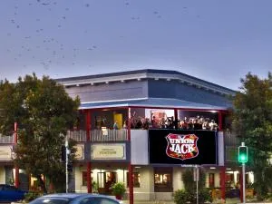 The Jack Backpackers - Edmonton