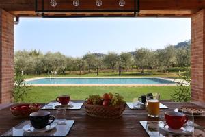 Il Grappolo by Salogi Villas