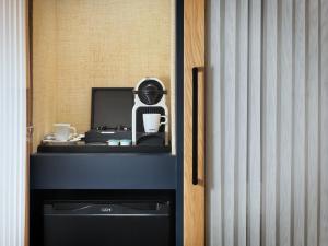 Junior Suite room in H10 Madison 4* Sup