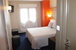 Superior Single Room with Air Conditioning room in Hotel de France