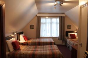 Triple Room room in The Abbey House Hotel