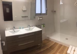 Hotels Le Galion Hotel et Restaurant Canet Plage - Logis : photos des chambres