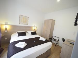 Hotels Hotel Le Biarritz - Vichy : photos des chambres