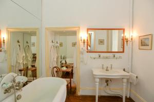 Hotels Chateau de Canisy : photos des chambres