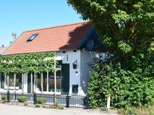 Cosy Holiday Home in Schoondijke with Terrace