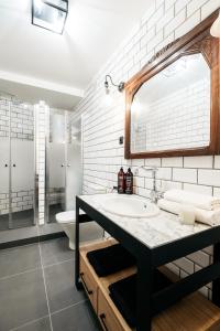 Miodowa Apartment by Loft Affair