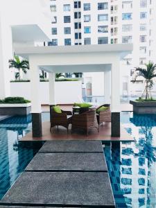 Pinnacle Tower Apartment Stay by Feel Suites