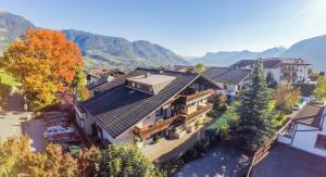 Apartment with Mountain View