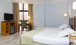 Triple Room room in Hotel Don Curro