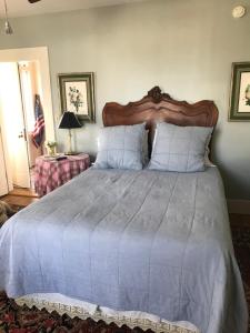 Queen Room room in Topsides Bed & Breakfast