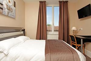 Comfort Double Room room in Logis Hotel des Bourbons