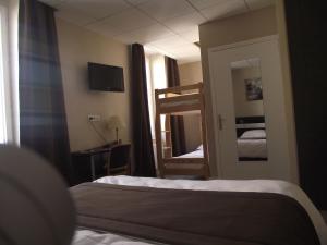 Hotels Logis Hotel des Bourbons : photos des chambres