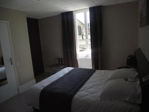 Hotels Logis Hotel des Bourbons : photos des chambres