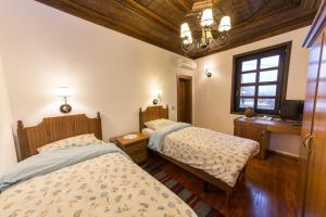 Twin Room with City View room in Hotel Onufri