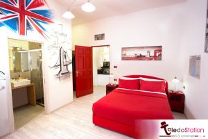 superior double room with private  bathroom and balcony room in ToledoStation B&B