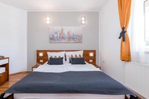 Standard Double Room with Courtyard View room in Villa Nada