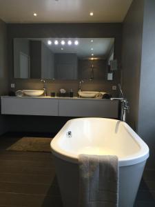 B&B / Chambres d'hotes Le Clos d 'Ay : photos des chambres