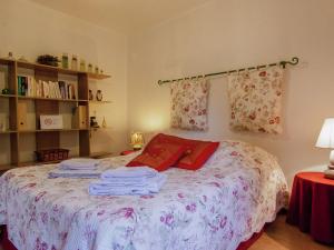 Maisons de vacances Cosy Holiday Home in Bourgnac with Private Pool : photos des chambres