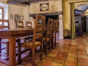 Maisons de vacances Cosy Holiday Home in Bourgnac with Private Pool : photos des chambres