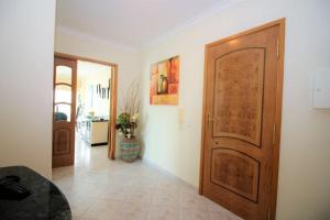 Quiet apartment overlooking the swimming pool