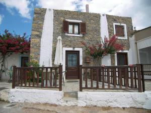 Hiona Cottage