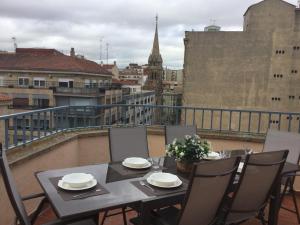 Apartamentos Azafranal-PARKING GRATIS-