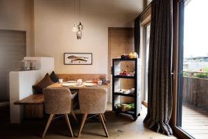 Superior Two-Bedroom Apartment with Balcony room in Galzig Lodge