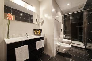 Junior Suite room in ​Eurostars Monumento Monasterio de San Clodio Hotel & Spa