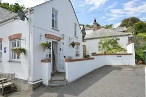 Inglenook Cottage with parking - Padstow