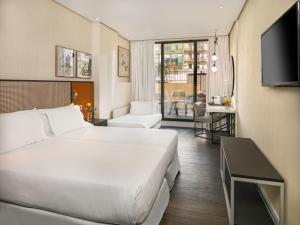Grand Deluxe Triple Room with Terrace room in H10 Art Gallery 4* Sup