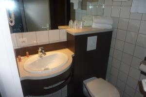 Hotels The Originals City, Hotel Helios, Roanne Nord (Inter-Hotel) : photos des chambres