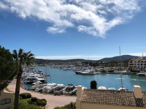 Home cascadelle 3 avec vue sur la Marina - 4-star hotels in Cogolin