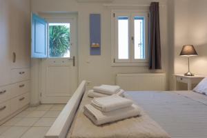 PEBBLES 1BD house with Sea View in the heart of Naousa Paros Greece