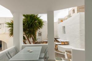 PEBBLES 1BD house with Sea View in the heart of Naousa Paros Greece