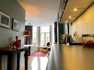 Décor Canal House
