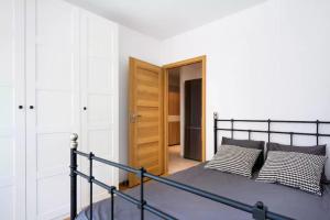 New Sunny Apartment up to 6 people