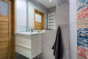 New Sunny Apartment up to 6 people