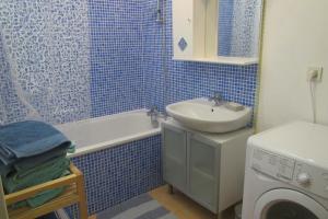 Résidence avec piscine et box, vue sur mer