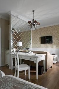 De Gaulle Boutique Hotel