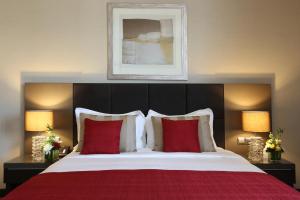 Deluxe King Room - Non-Smoking room in Ramada Downtown Abu Dhabi