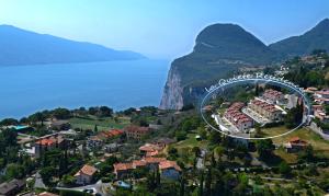 La Quiete 24 Lake view apartment by Gardadomusmea