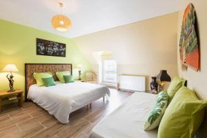 B&B / Chambres d'hotes Chambres d'hotes - Les Palmiers : Chambre Deluxe (2 Adultes + 1 Enfant)