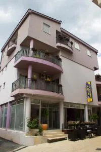 Hotel & Rooms Lombrelle - Goranci