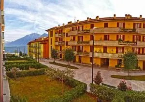 Campione Ora apartments by Gardadomusmea - 坎皮奥内·德尔·加尔达