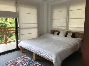 The Whitehouse by the Sea