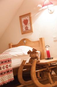 Hotels The Originals Boutique, Hotel La Ferme du Pape, Eguisheim : Chambre Triple (1 Lit Double et 1 Lit Simple)