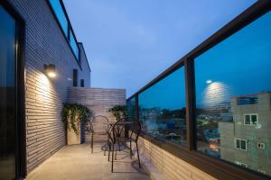 Brown-Dot Hotel Choeup